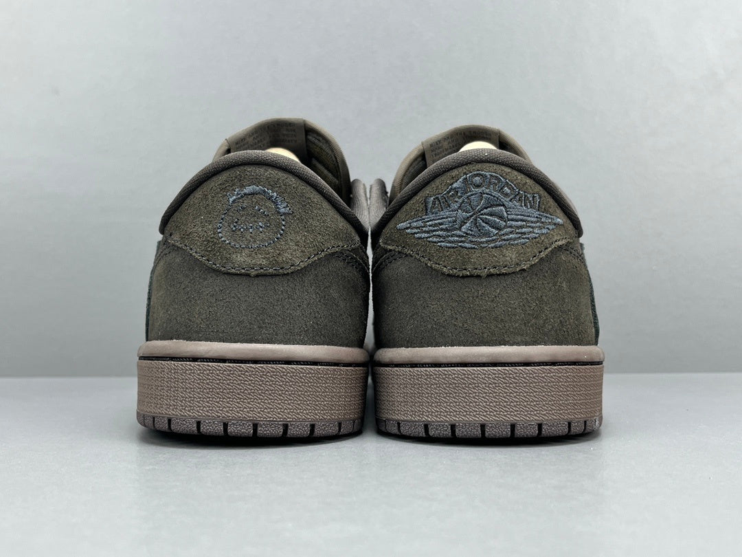 NIKE AIR JORDAN 1 LOW x TRAVIS SCOTT