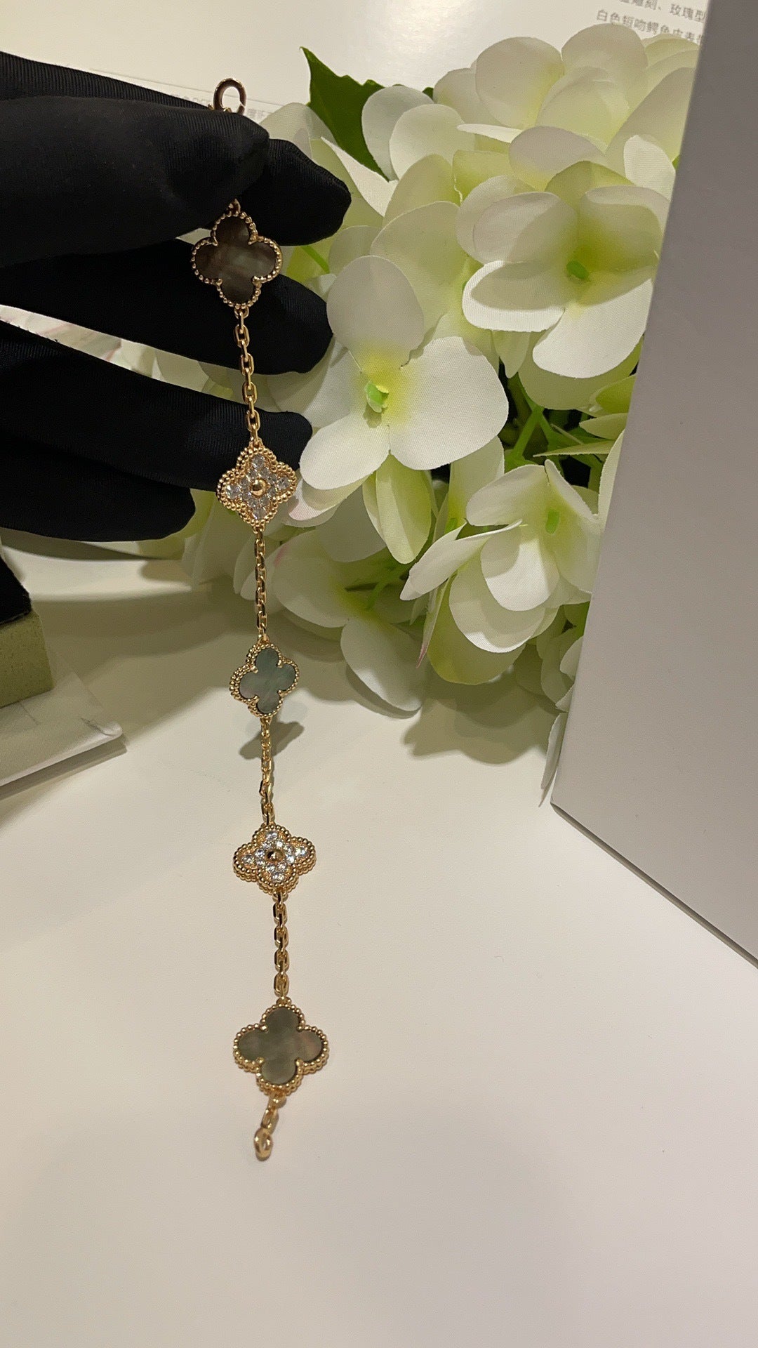 Pulseira Van Cleef & Arpels 'Alhambra 5 Motifs'
