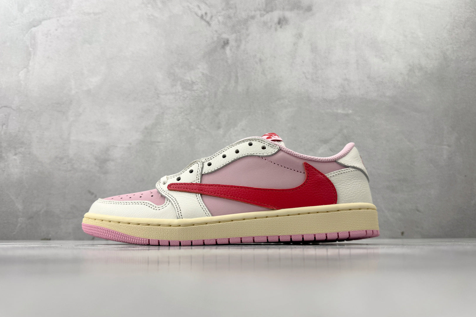 NIKE AIR JORDAN 1 LOW x TRAVIS SCOTT