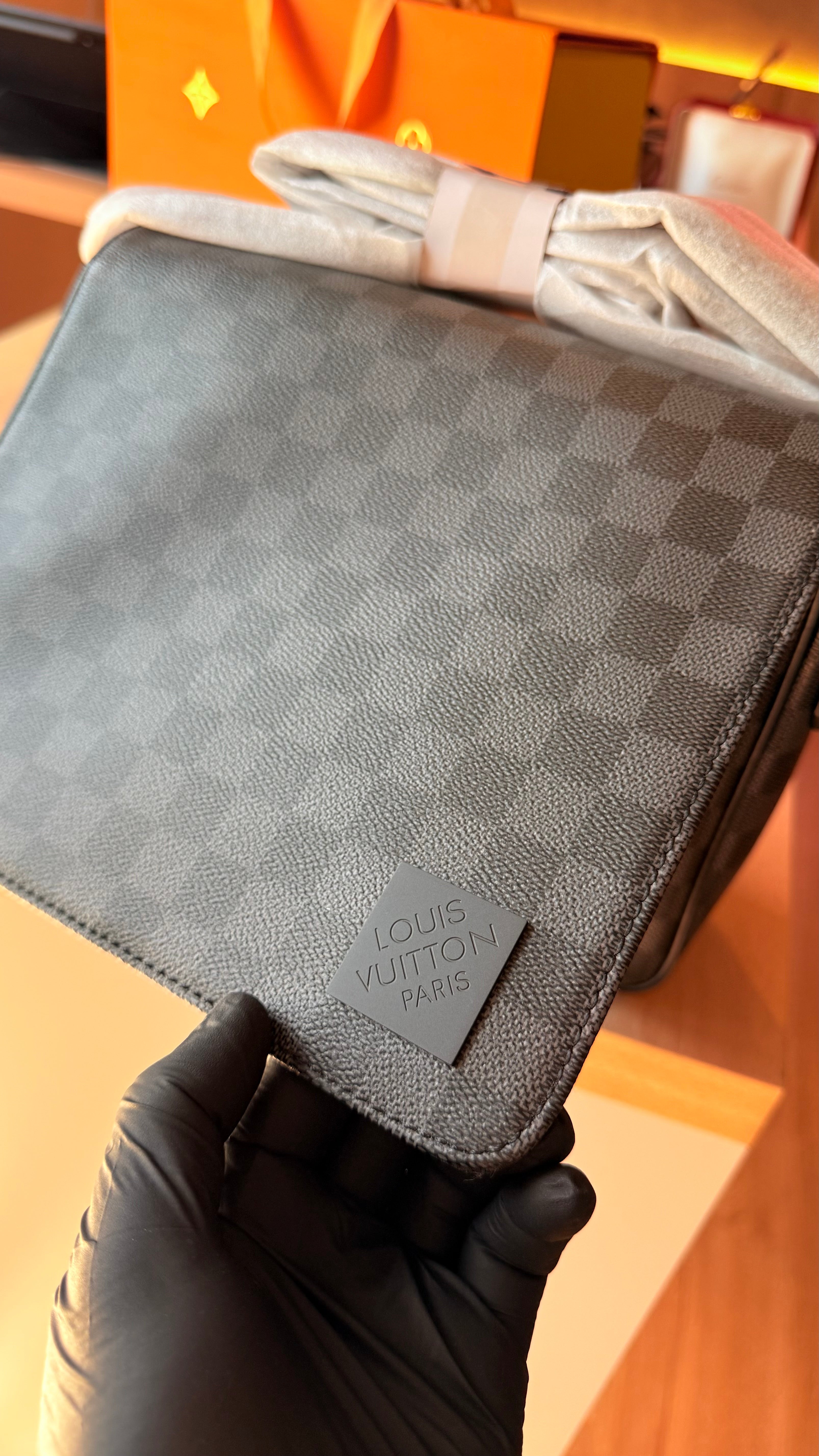 LOUIS VUITTON ‘DISTRICT DAMIER’
