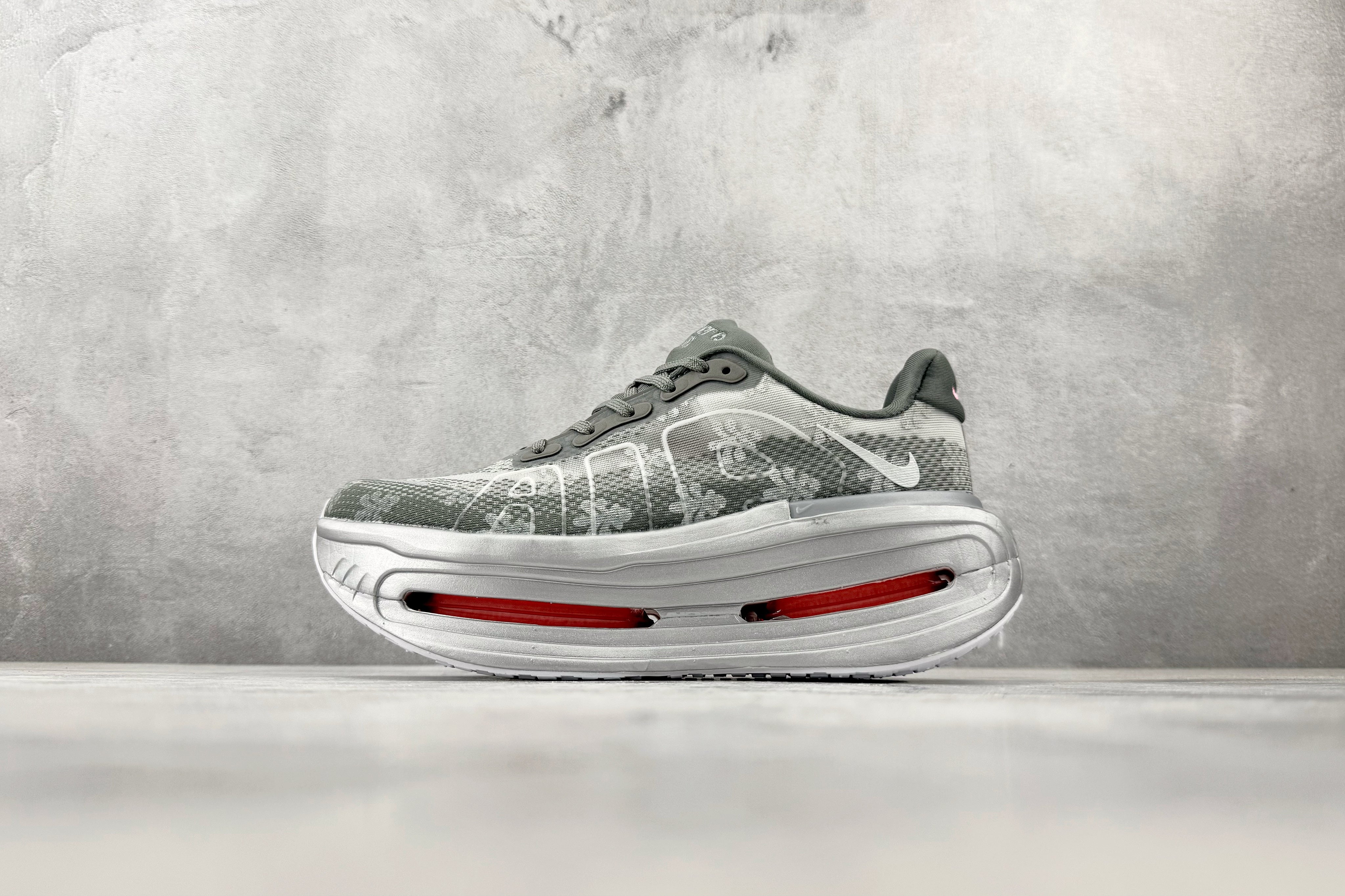Nike 'Vomero Premium'