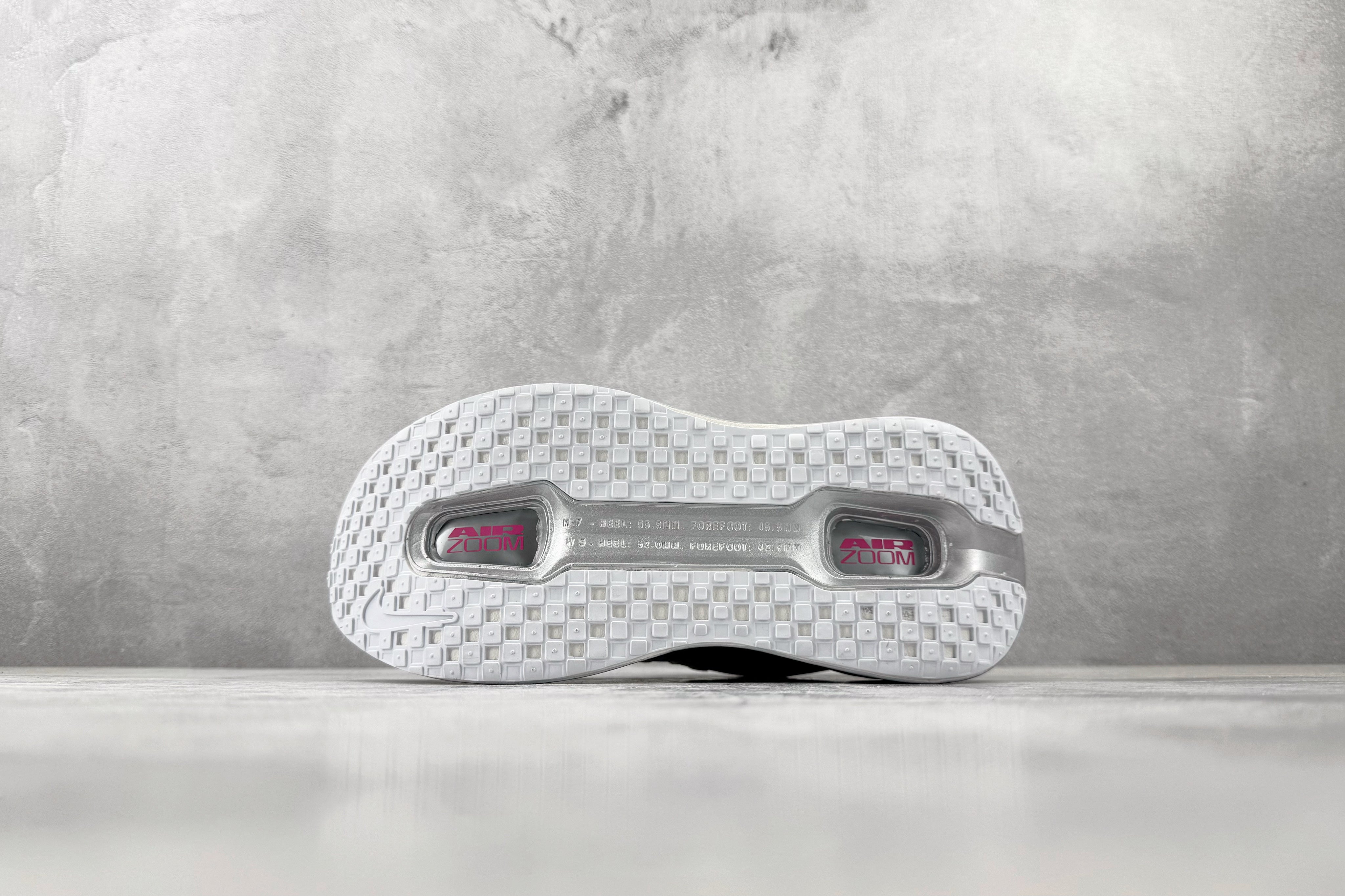 Nike 'Vomero Premium'