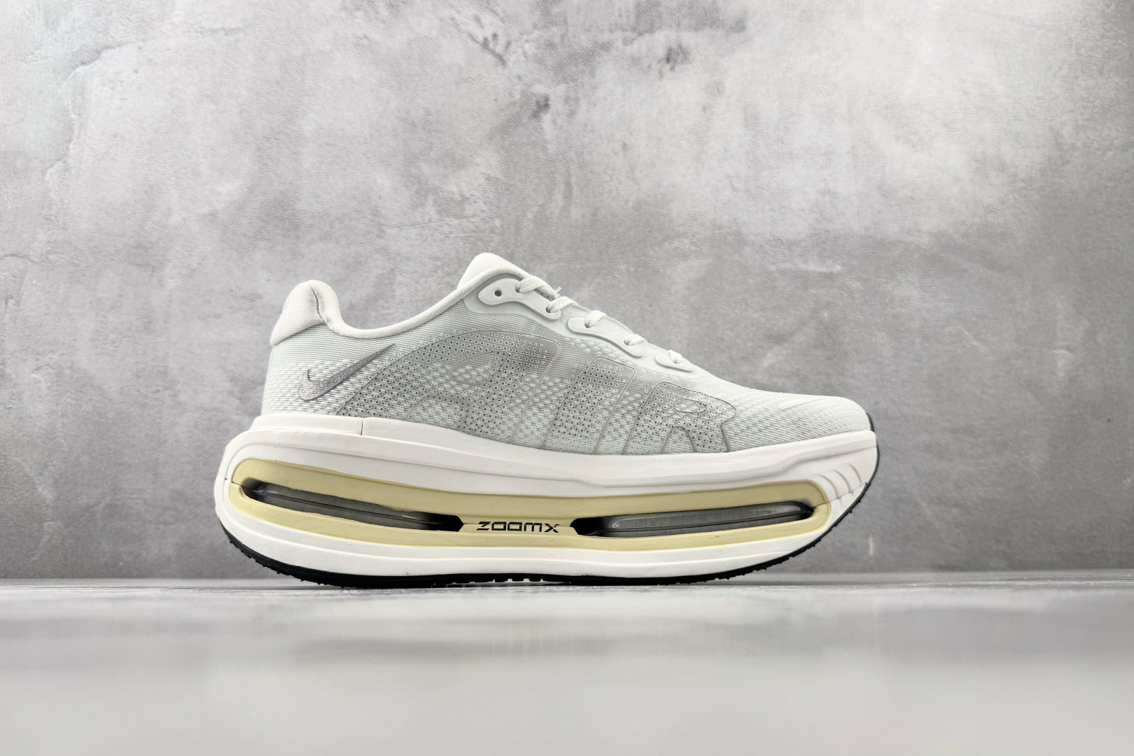 Nike 'Vomero Premium'