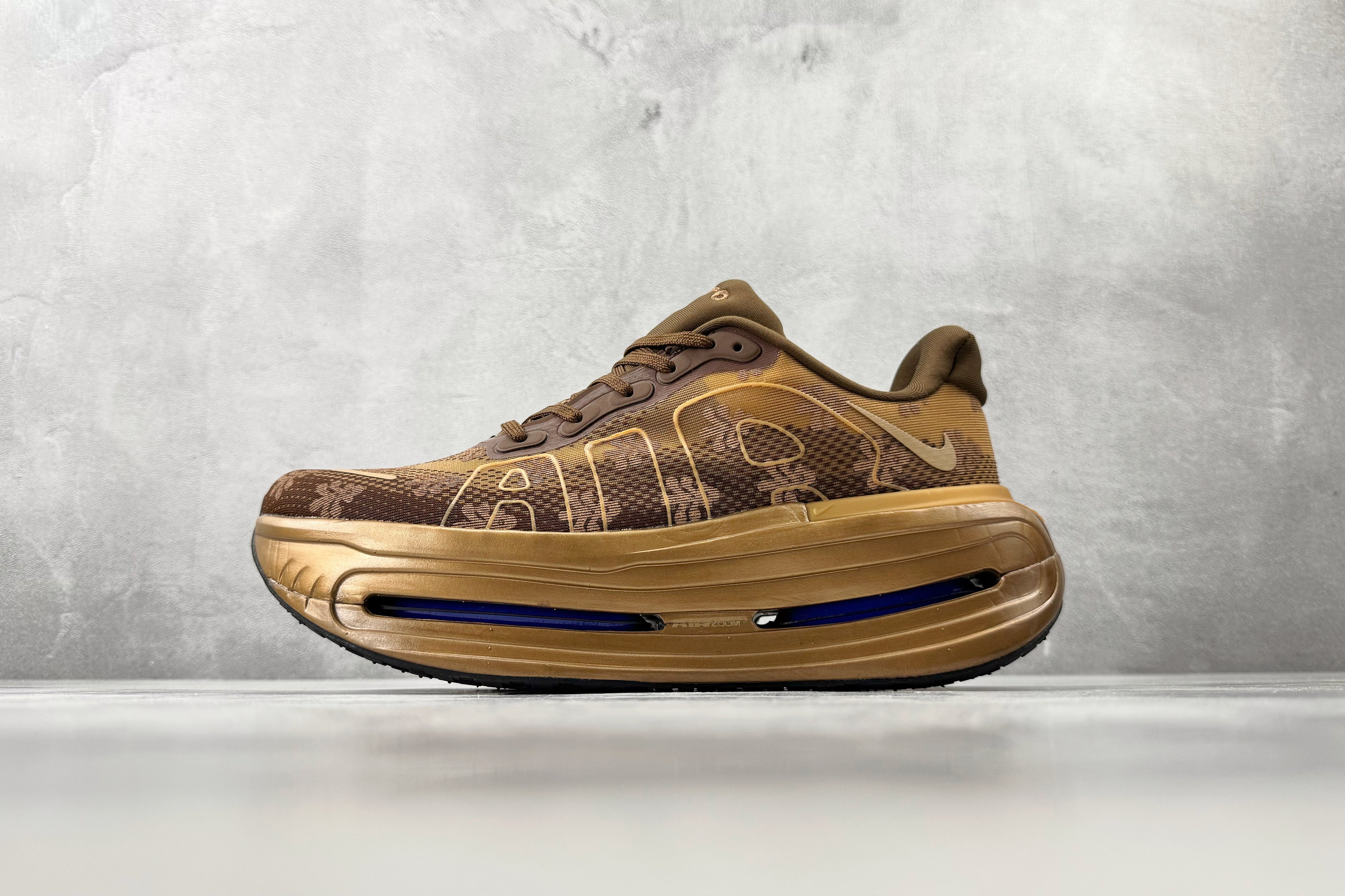 Nike 'Vomero Premium'