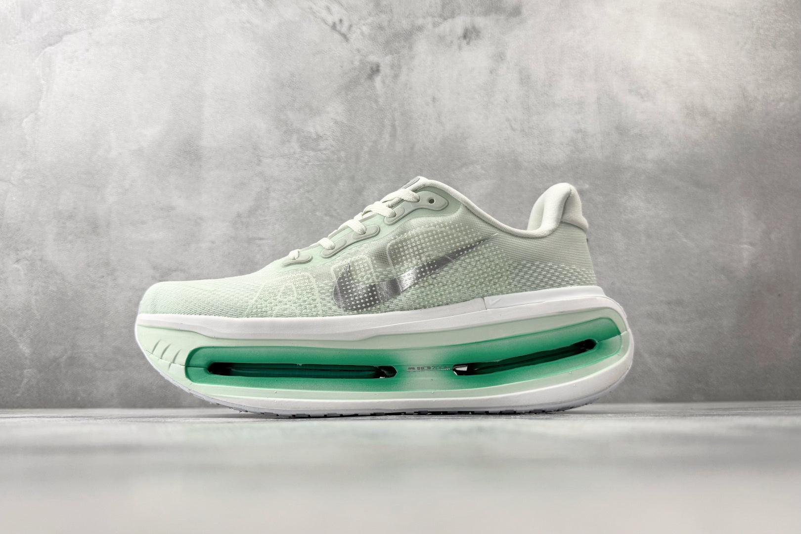 Nike 'Vomero Premium'