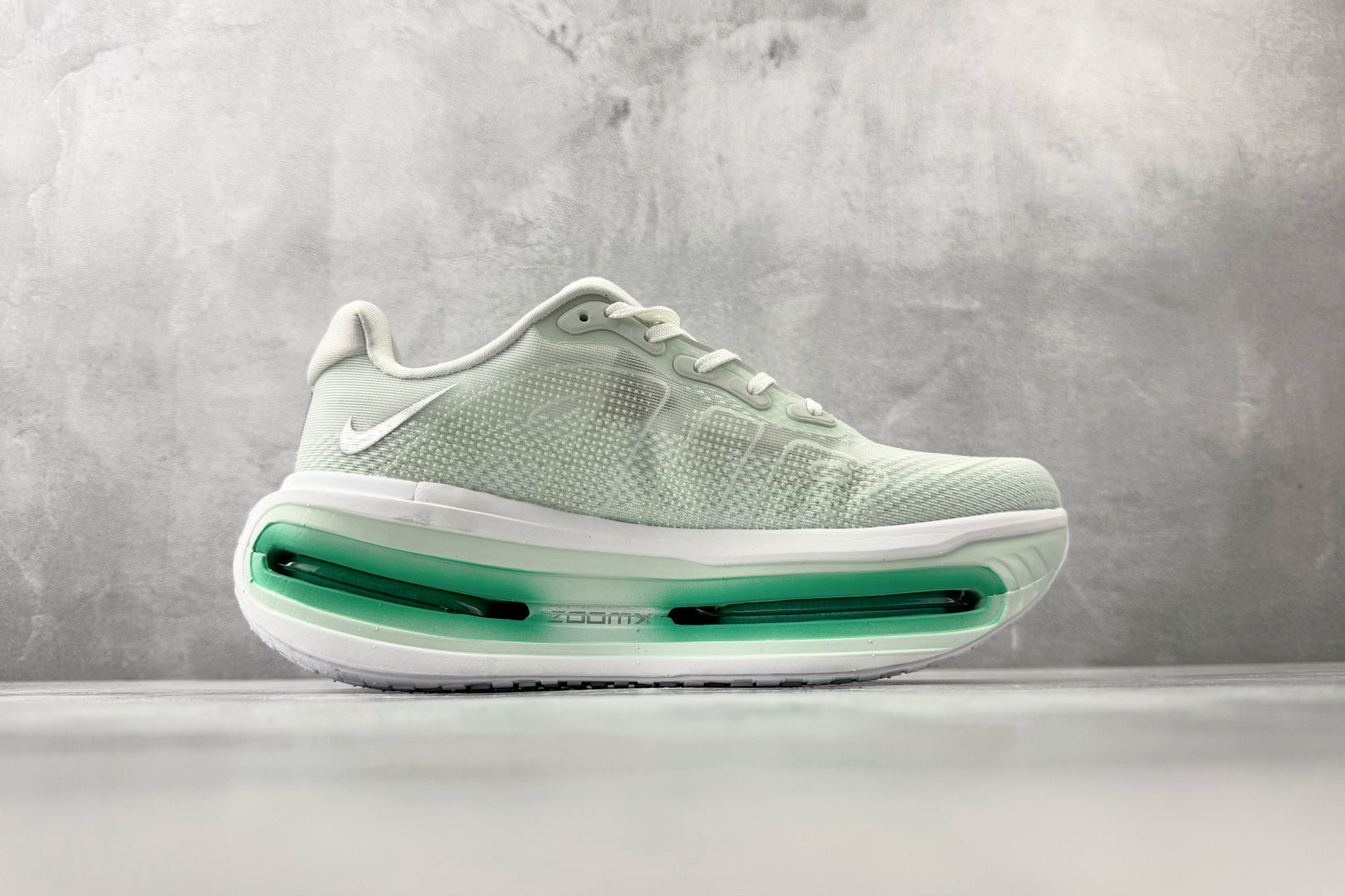 Nike 'Vomero Premium'