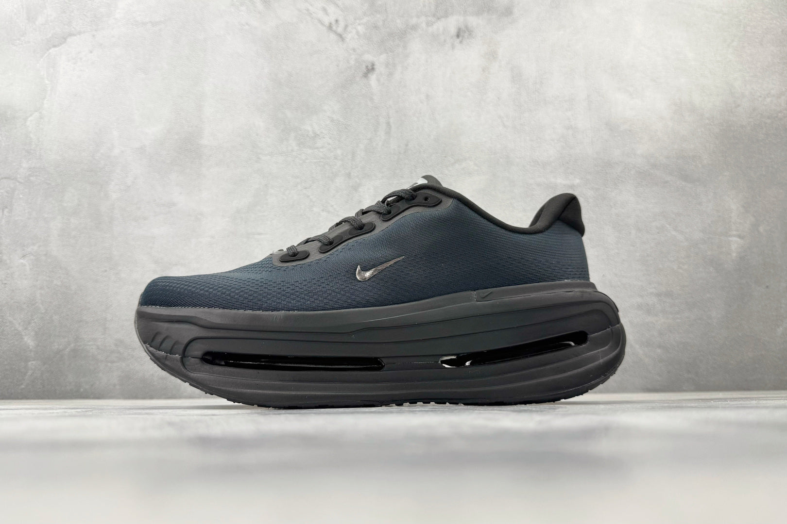 Nike 'Vomero Premium'