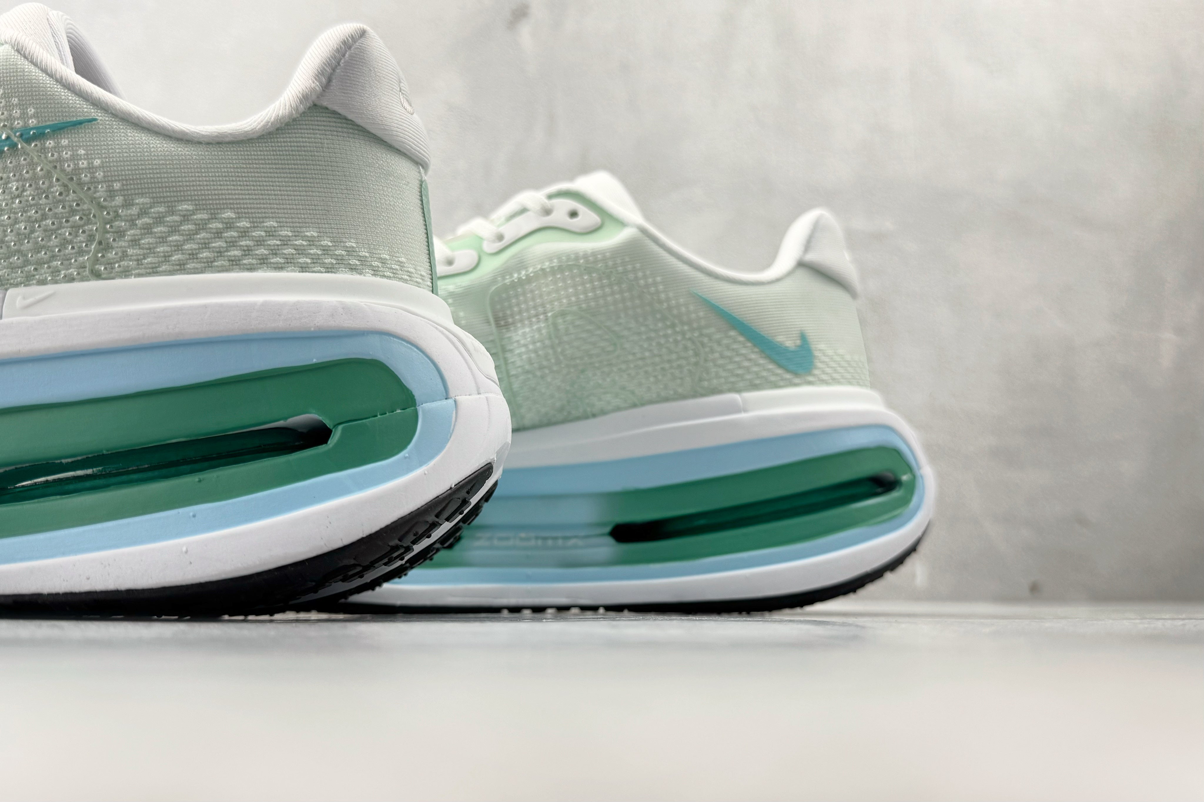 Nike 'Vomero Premium'