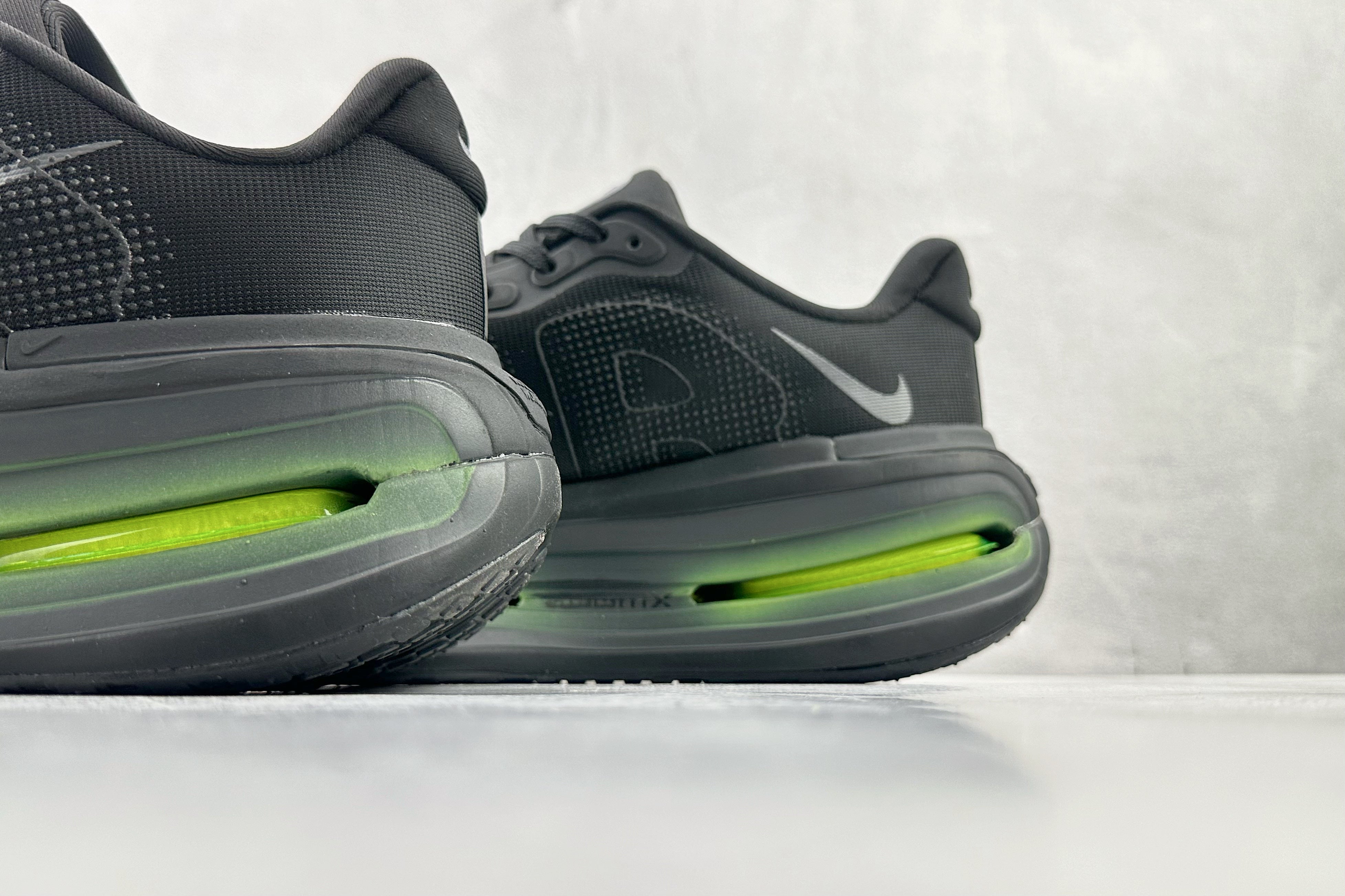 Nike 'Vomero Premium'