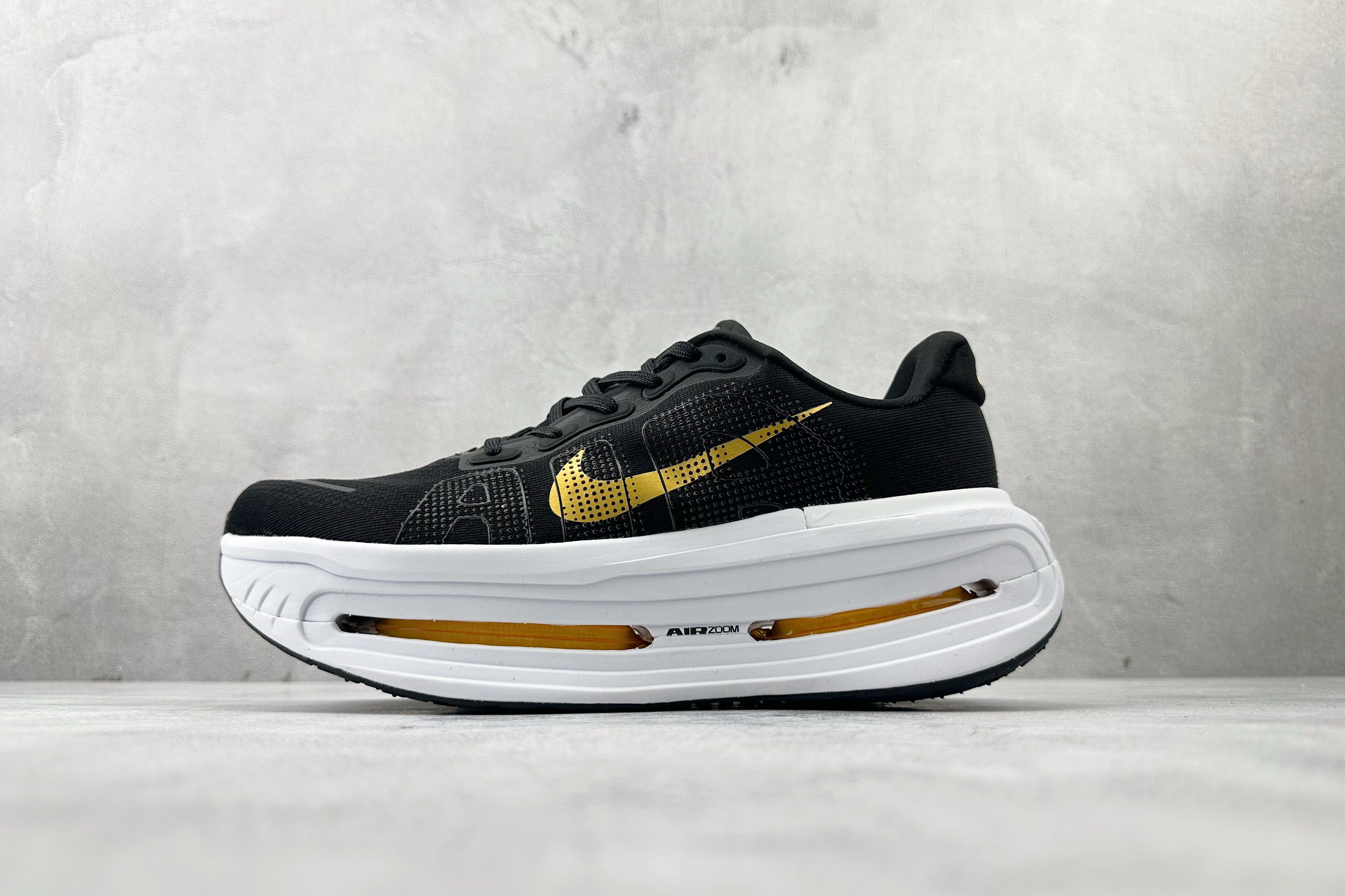 Nike 'Vomero Premium'
