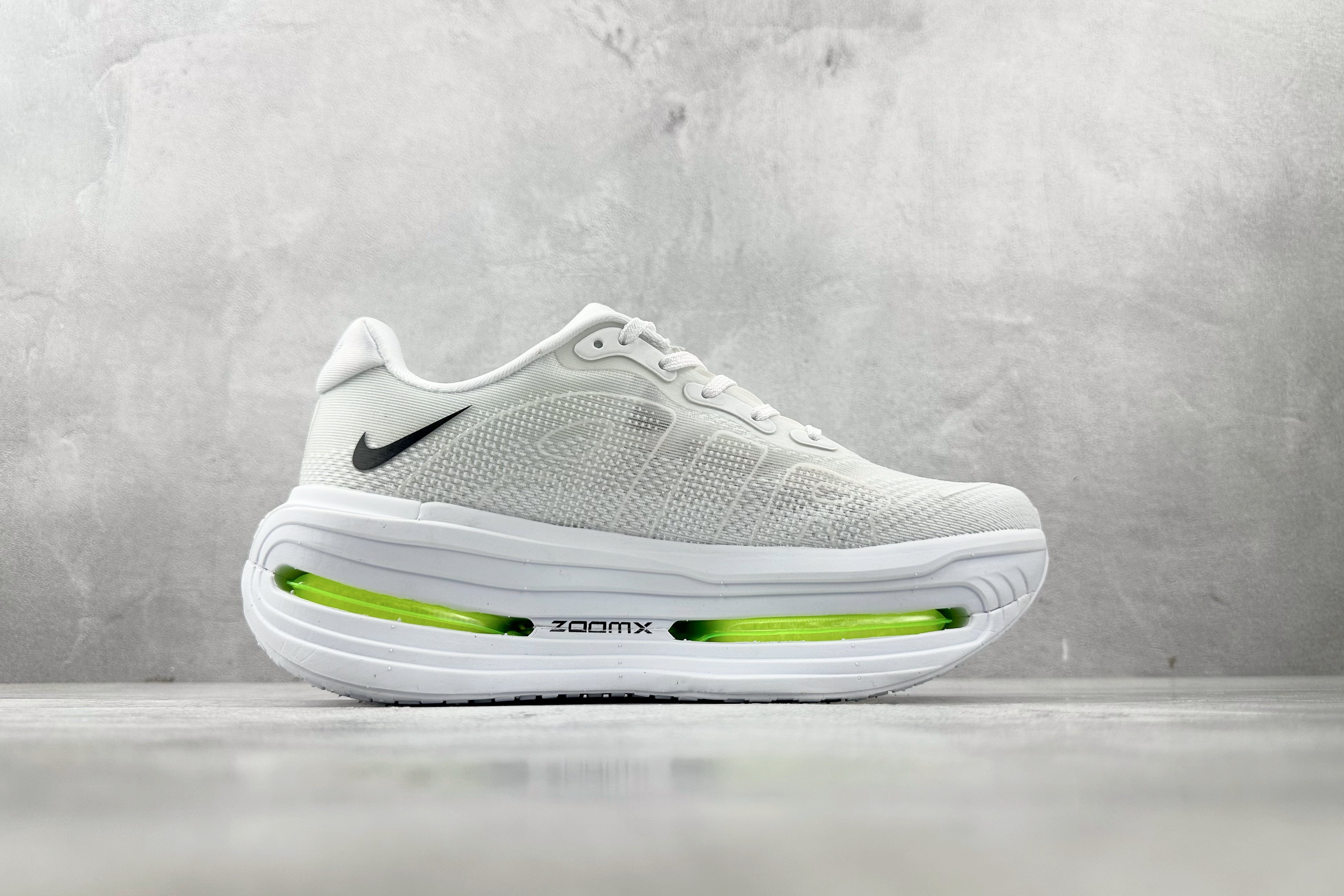 Nike 'Vomero Premium'