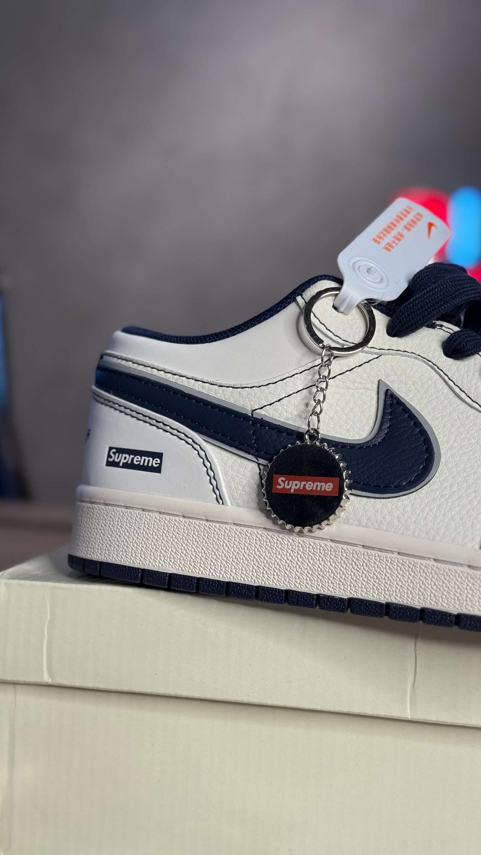 NIKE AIR JORDAN 1 LOW x SUPREME