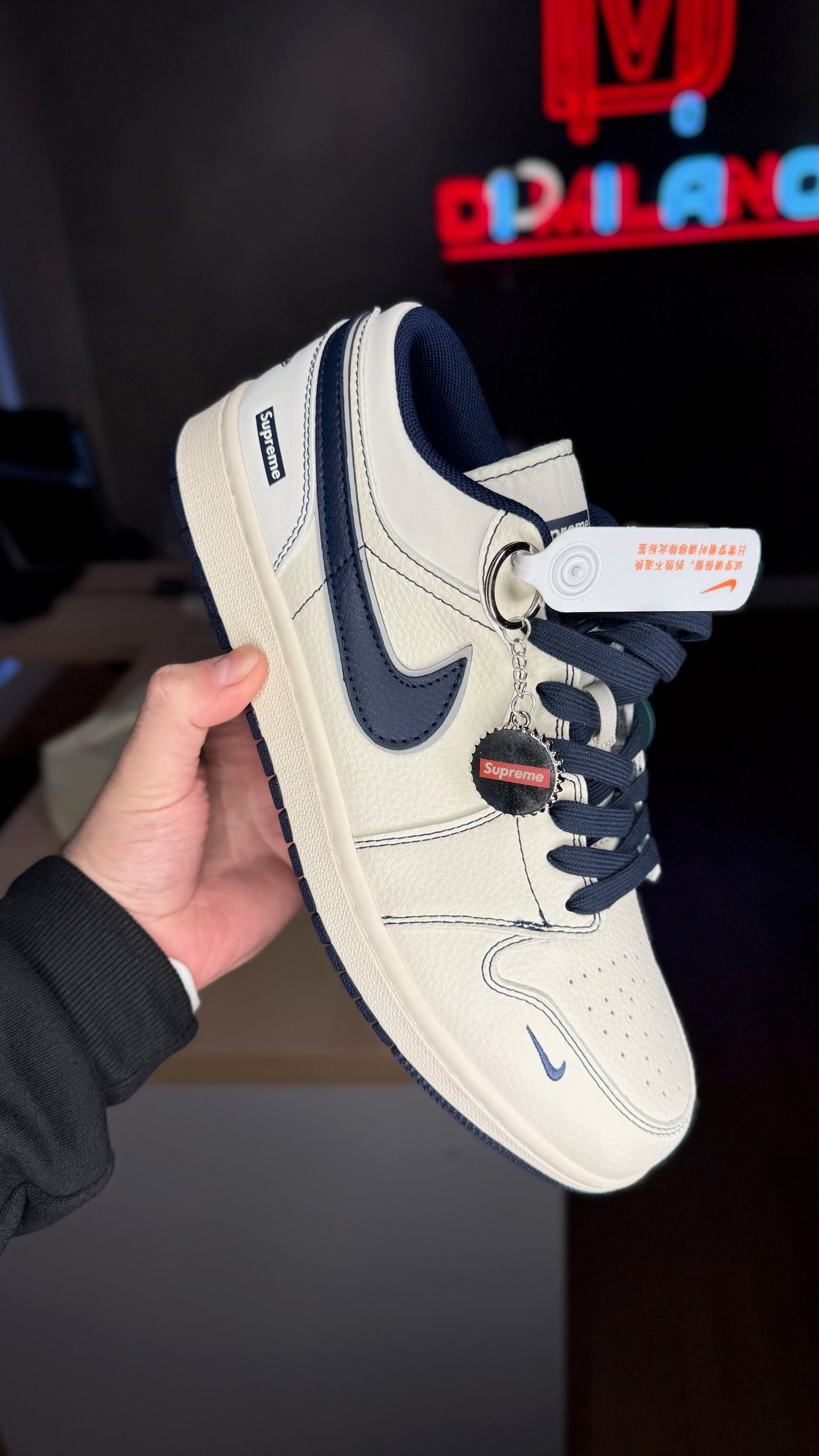 NIKE AIR JORDAN 1 LOW x SUPREME