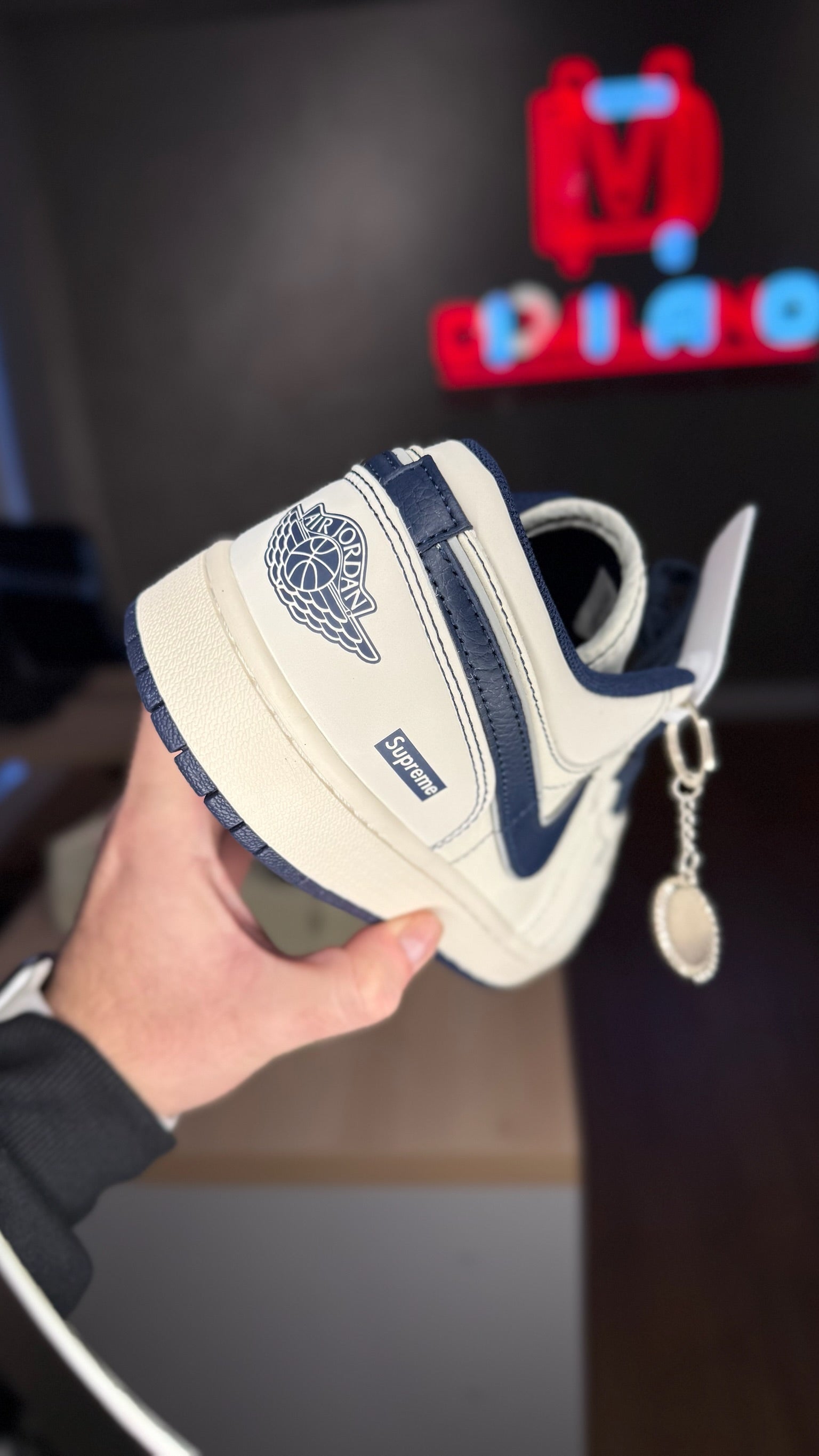 NIKE AIR JORDAN 1 LOW x SUPREME
