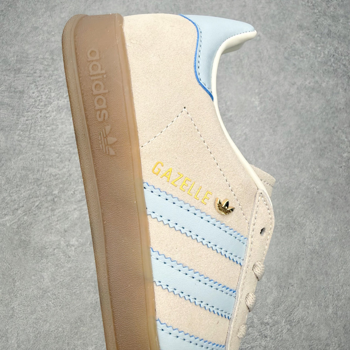 Adidas 'Gazelle' Beige / Light Blue / Gum