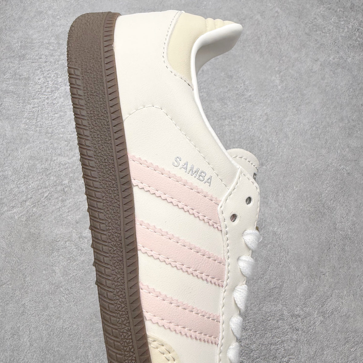 Adidas Samba OG Off White Sandy Pink Gum detalhe