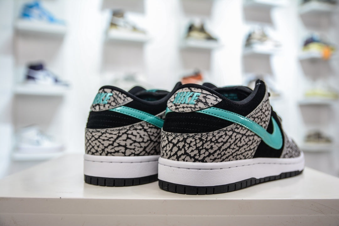 NIKE SB DUNK LOW ATMOS ELEPHANT - traseira em angulo