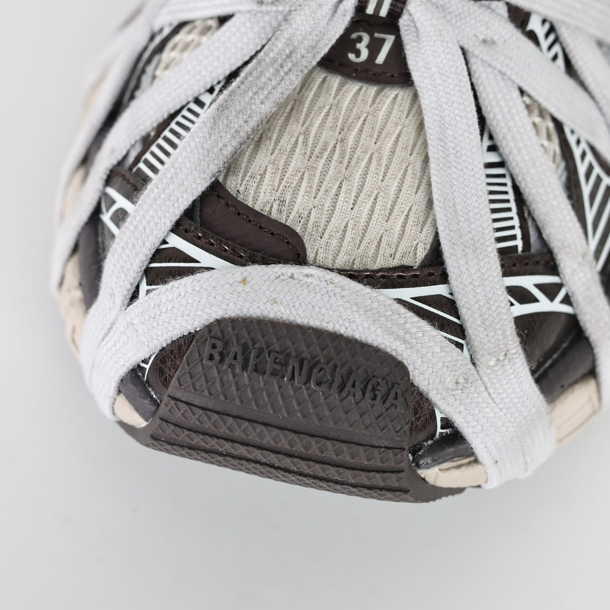 Balenciaga 3XL Extreme Lace - detalhe frontal