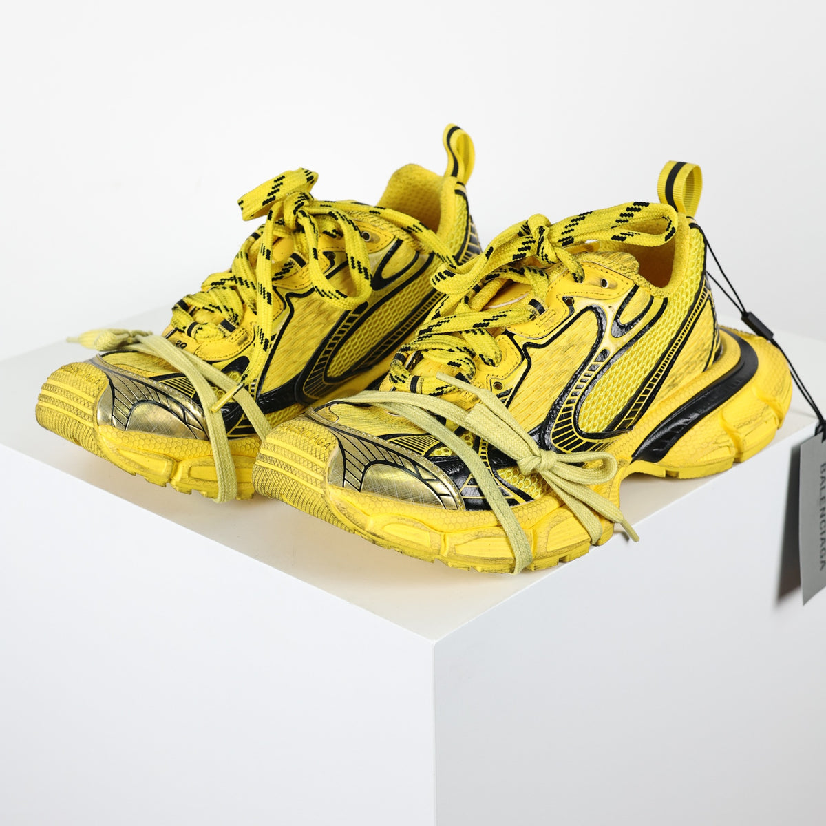 Balenciaga 3XL Extreme Lace amarelo - par em ângulo