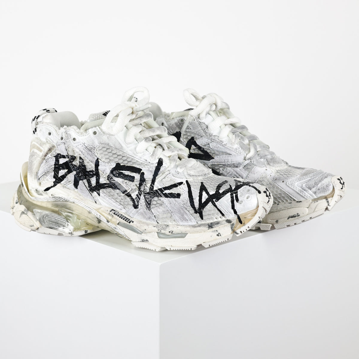 Balenciaga Runner Graffiti - lateral do par