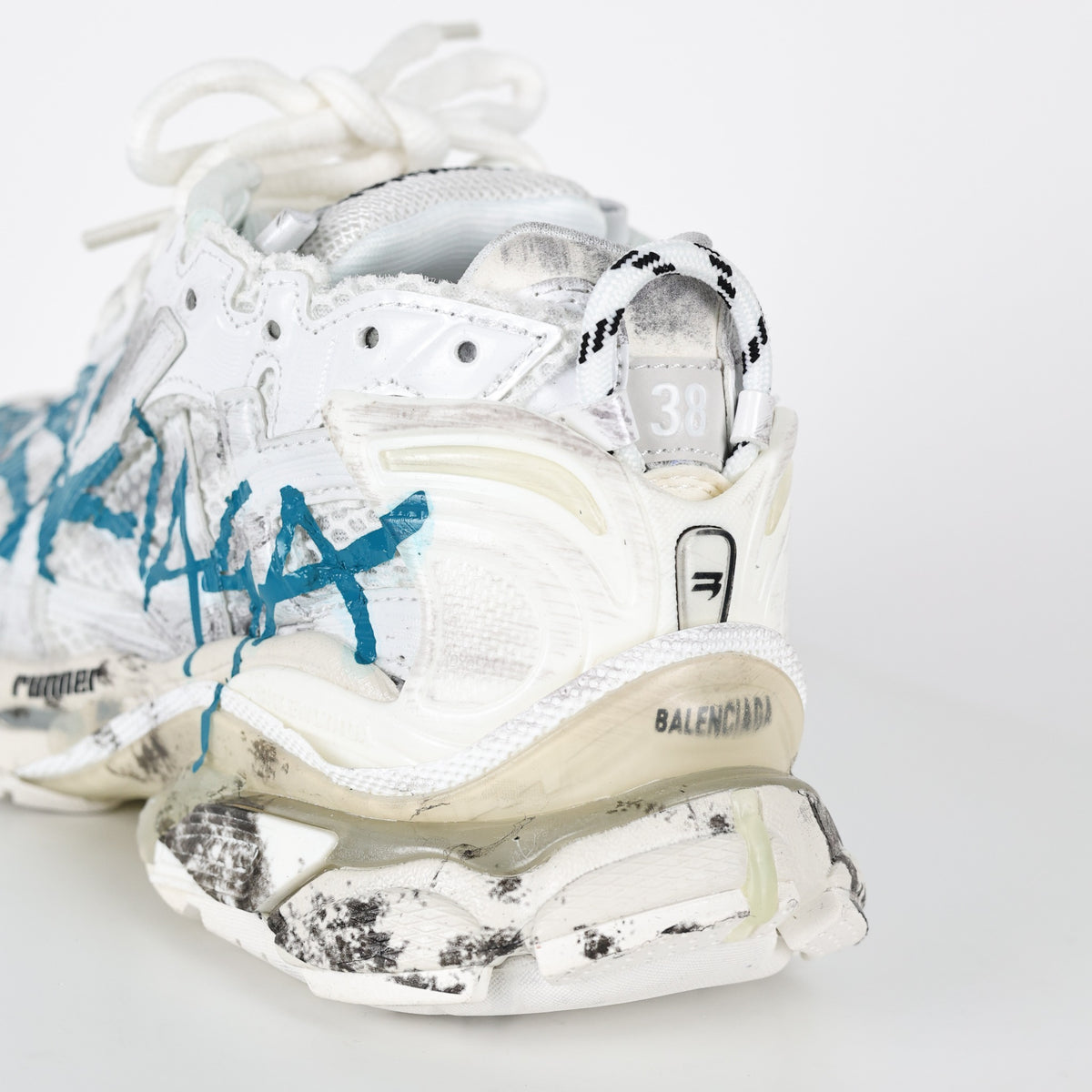 Balenciaga Runner Graffiti - detalhe do calcanhar