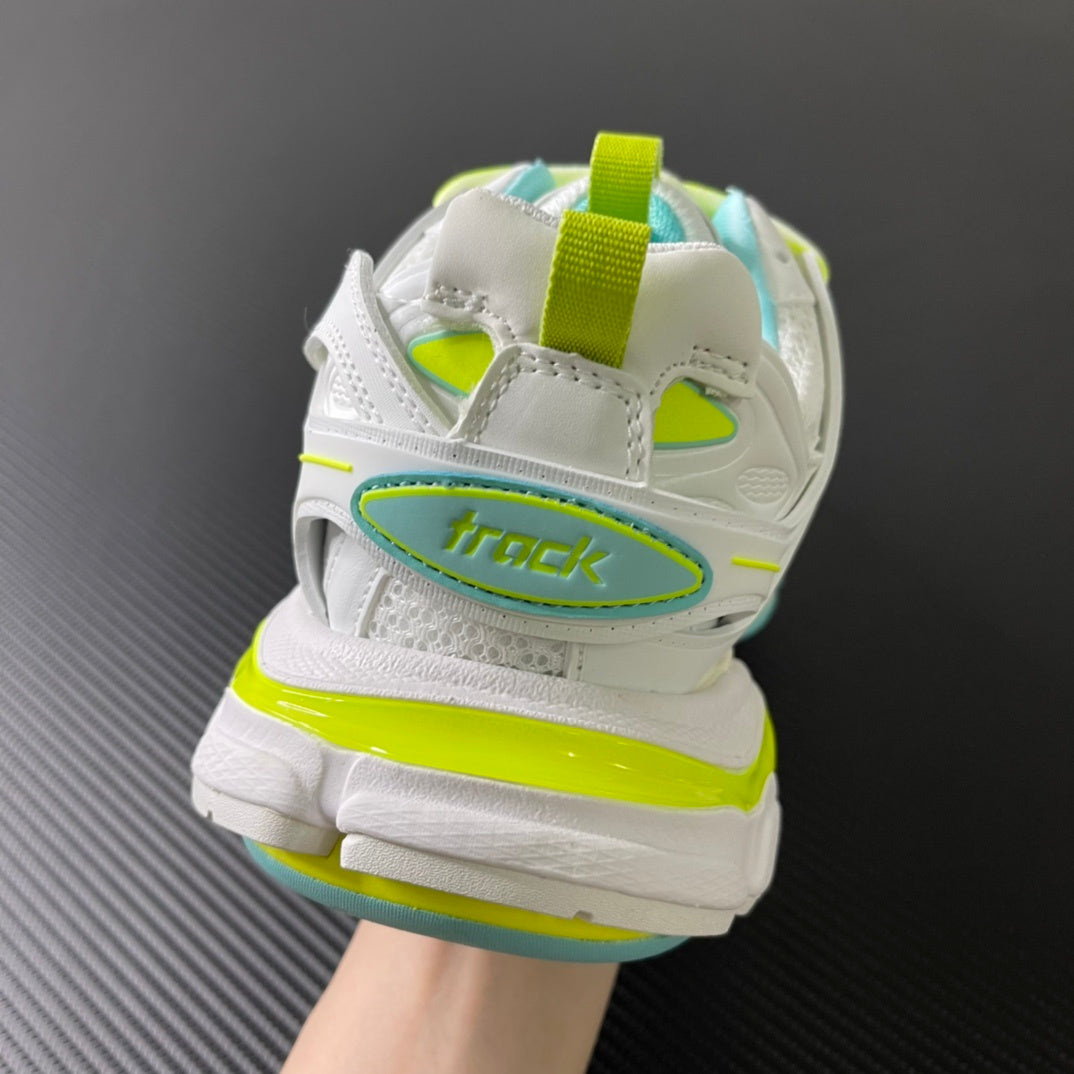 Balenciaga Track.2 Open - vista traseira
