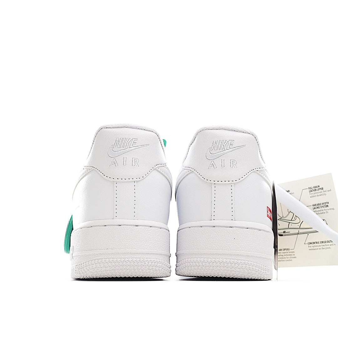 NIKE AIR FORCE 1 LOW x SUPREME