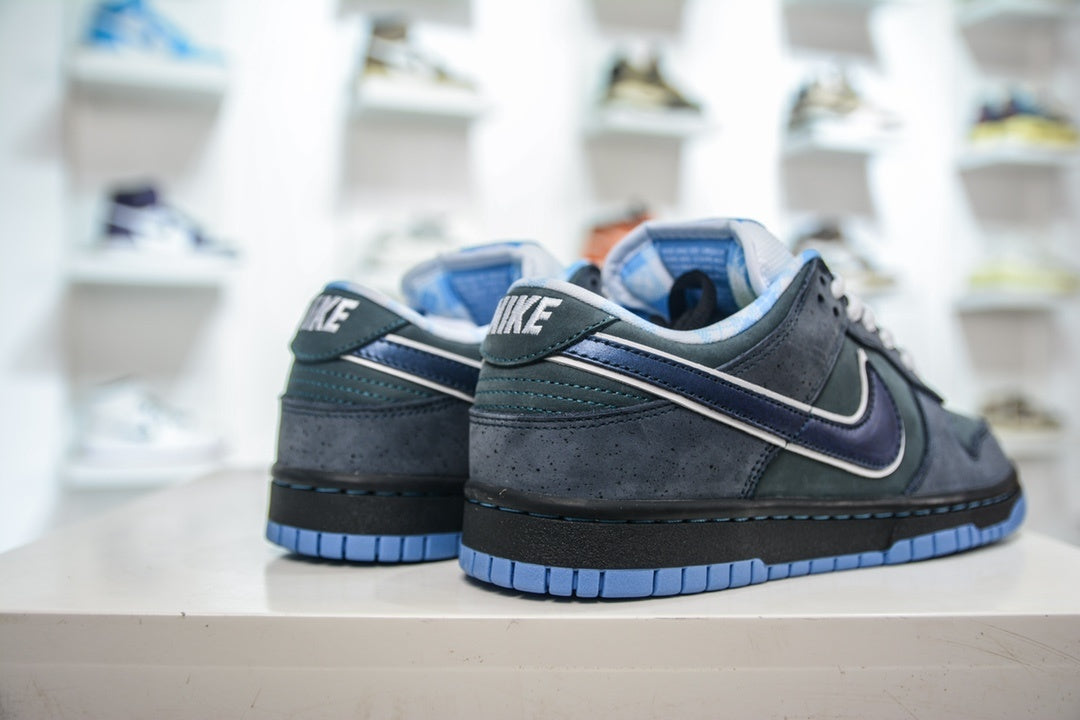 CONCEPTS x NIKE SB DUNK LOW BLUE LOBSTER - traseira em ângulo