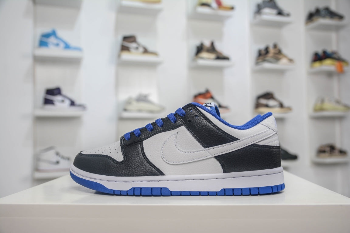 NIKE DUNK LOW WHITE BLACK ROYAL - lateral com ponta para esquerda