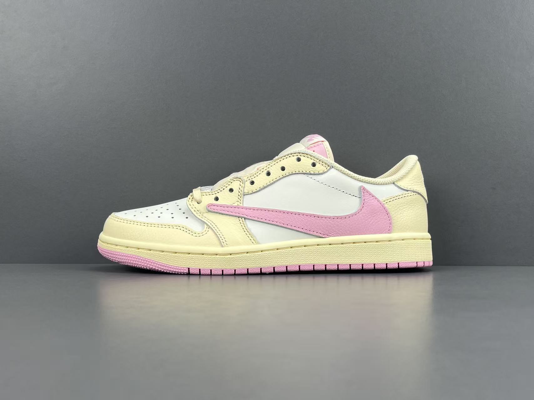 NIKE AIR JORDAN 1 LOW x TRAVIS SCOTT
