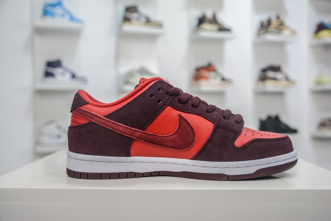 NIKE SB DUNK LOW CHERRY - lateral