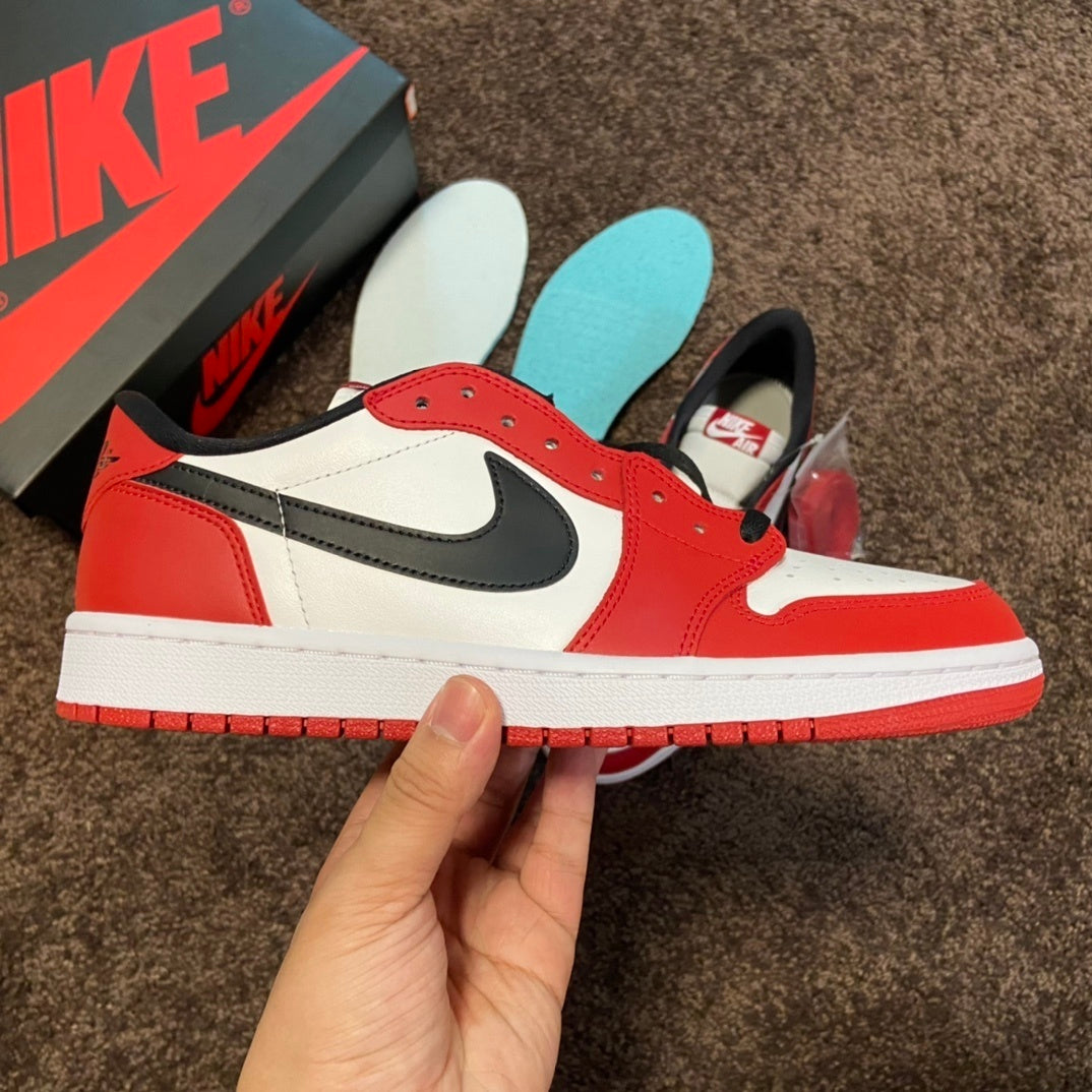 NIKE AIR JORDAN 1 LOW 'CHICAGO'