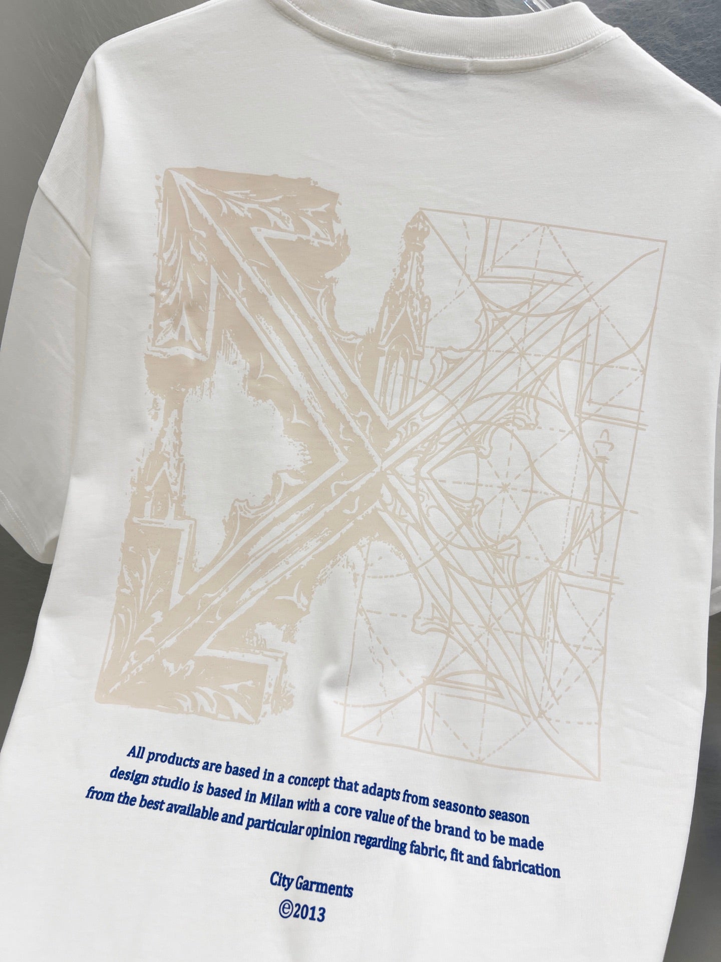 Camiseta OFF-WHITE (Oversized)