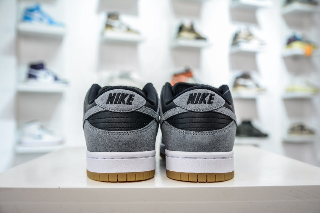 NIKE SB DUNK LOW DARK GREY BLACK GUM - traseira