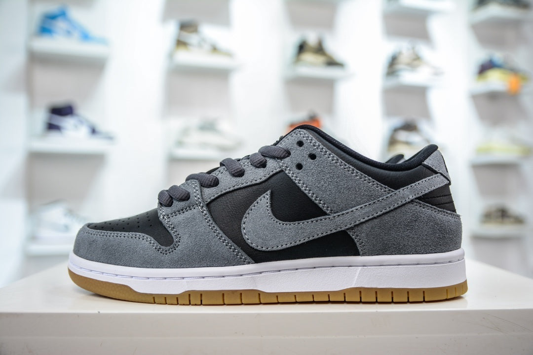 NIKE SB DUNK LOW DARK GREY BLACK GUM - lateral oposta