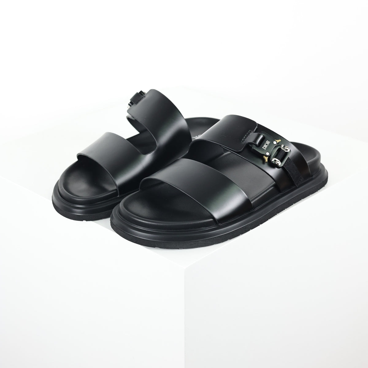 Sandália Dior Aqua preta com fecho utilitário - vista principal