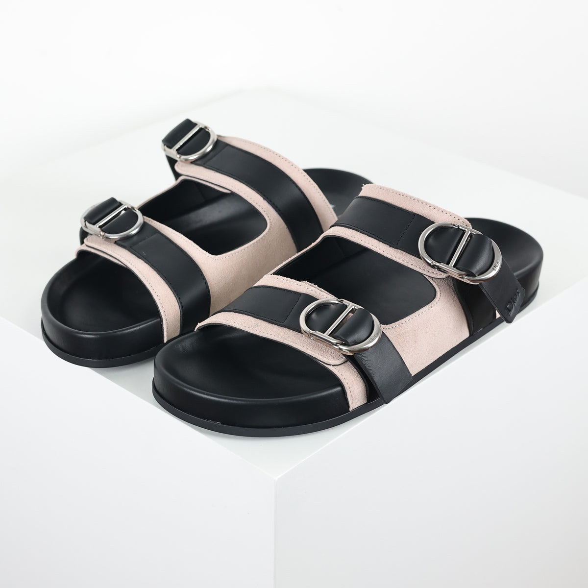 Sandália Dior Aqua rosa e preta com fivelas - vista principal