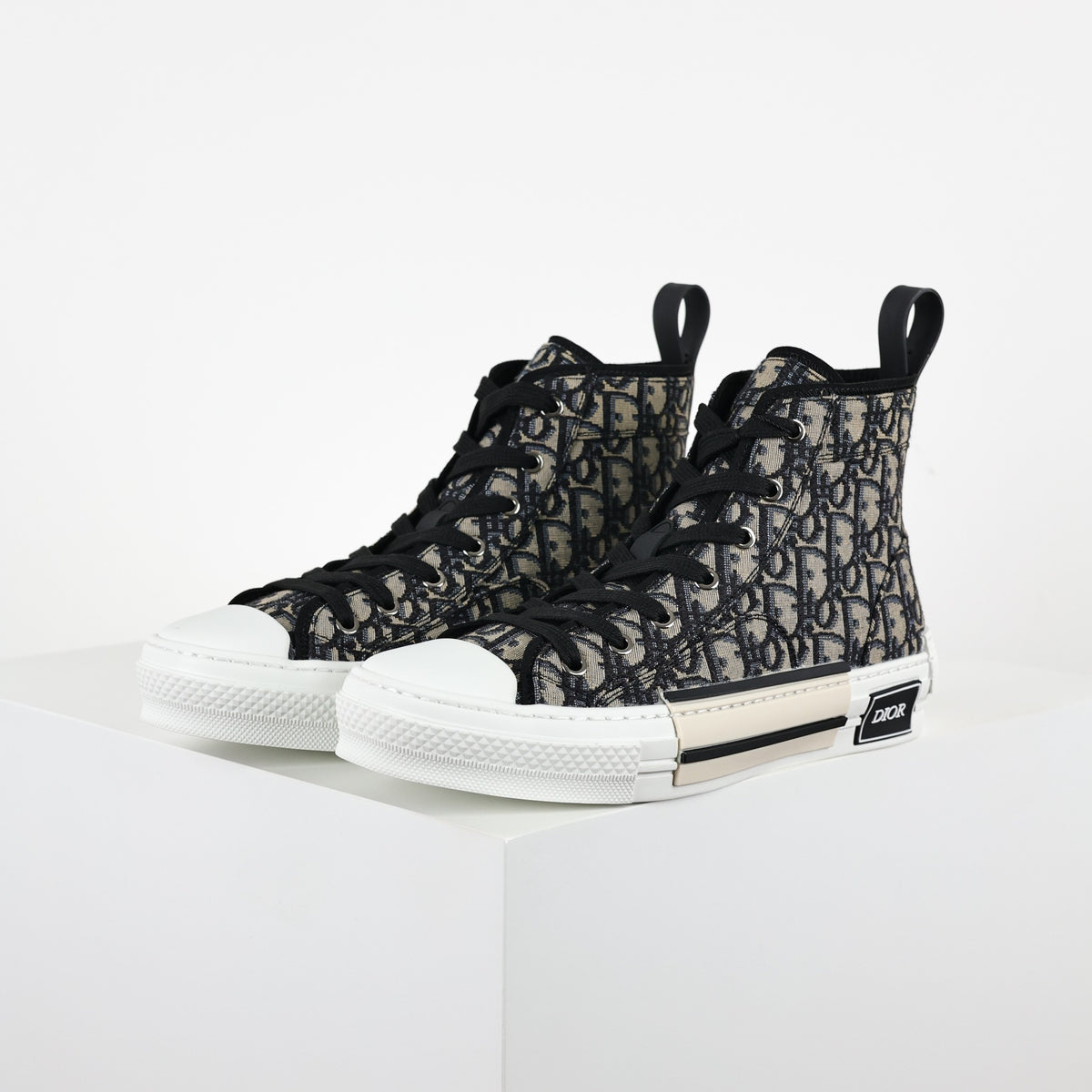 Dior B23 High Oblique - vista principal