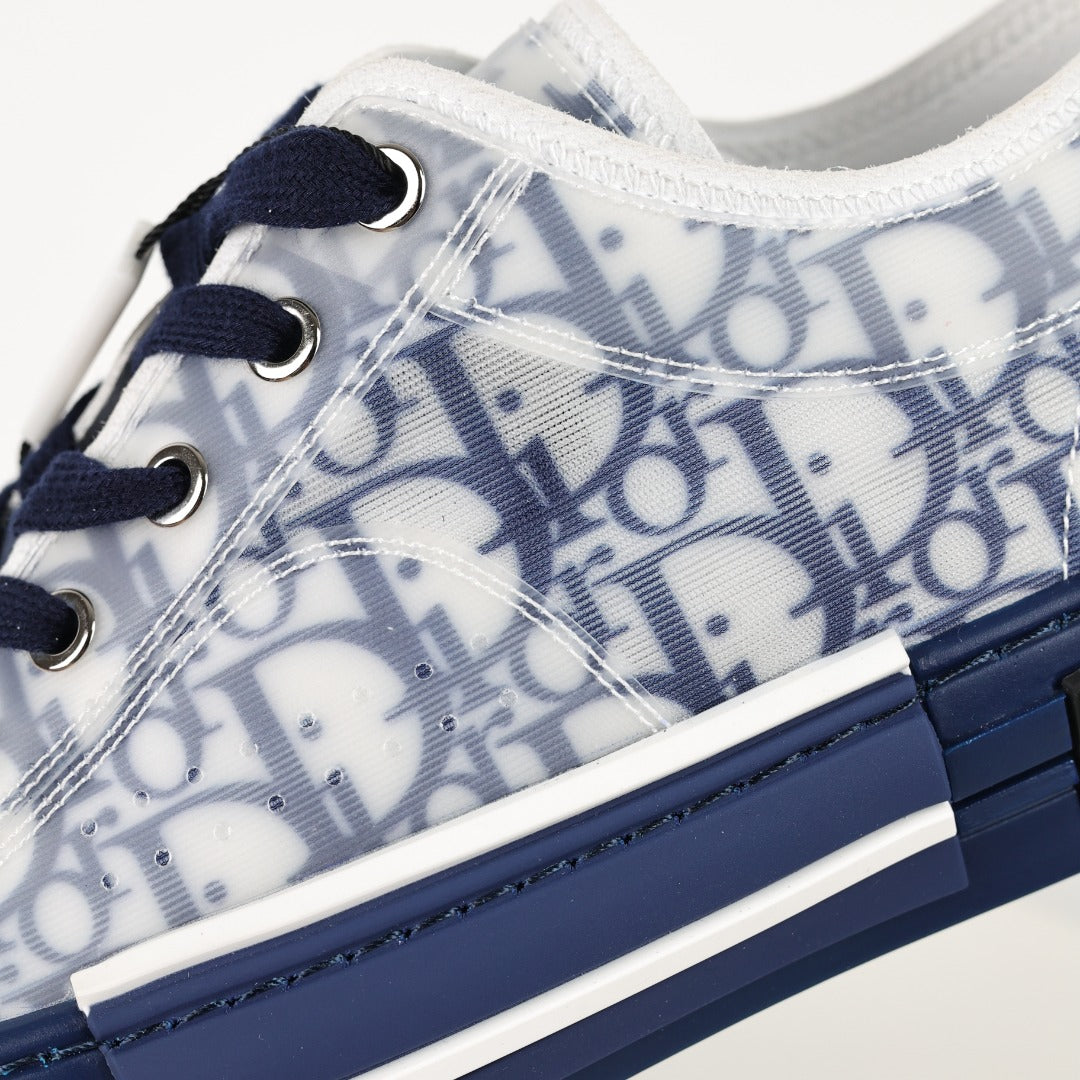 Dior B23 em branco e azul-marinho - detalhe do cabedal
