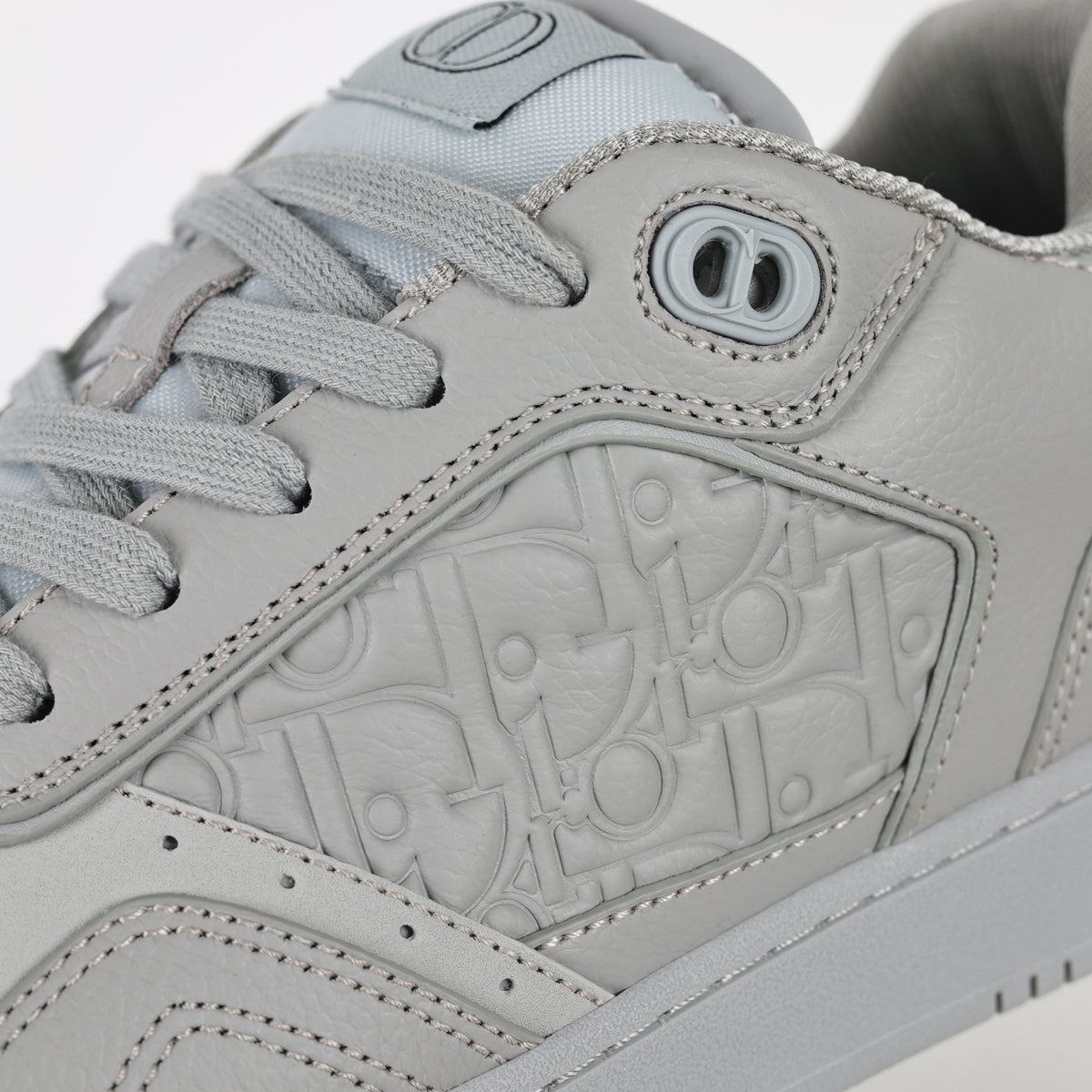 Dior B27 Uptown cinza - detalhe dos materiais e painel Dior Oblique