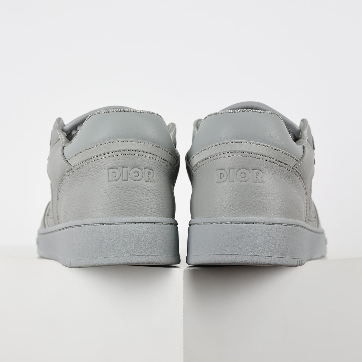 Dior B27 Uptown cinza - vista traseira