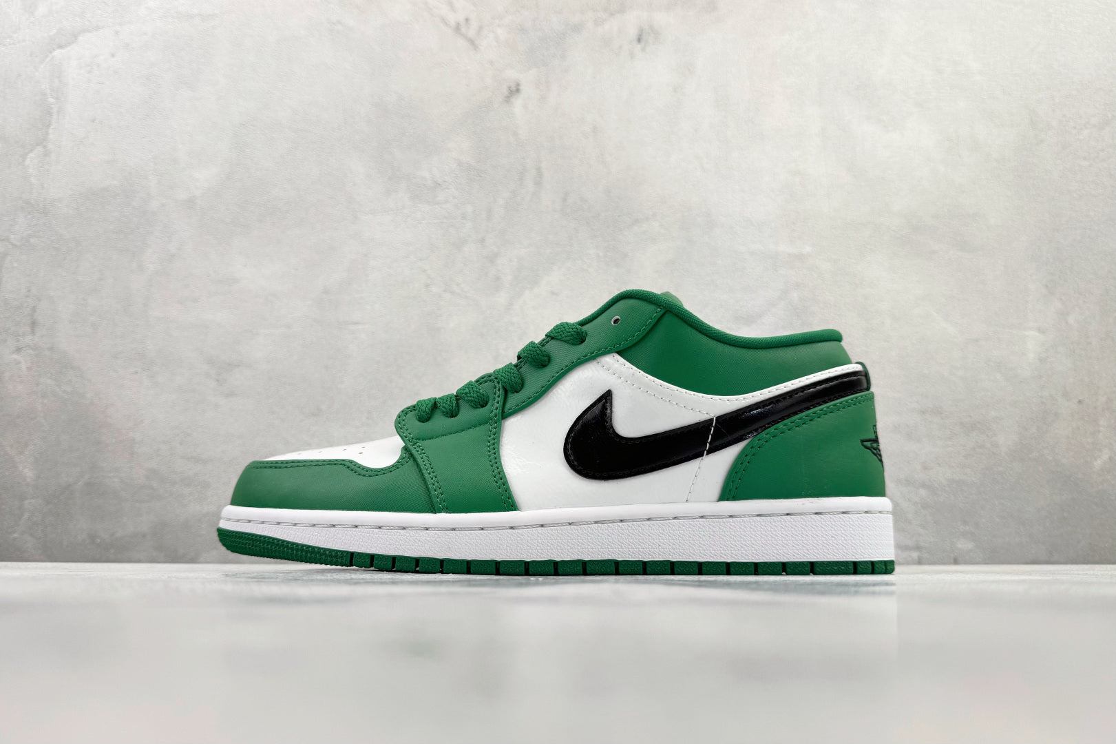 NIKE AIR JORDAN 1 LOW 'PINE GREEN'
