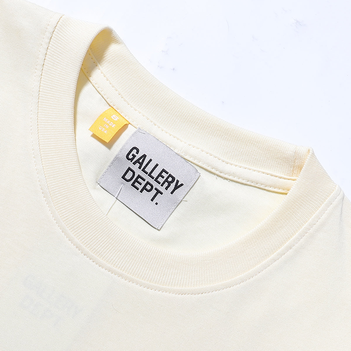 Gallery Dept. MIA Merch Tee - gola e etiqueta