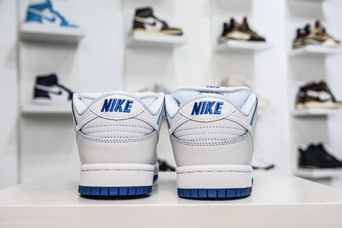NIKE SB DUNK LOW PREMIUM WHITE GAME ROYAL - traseira