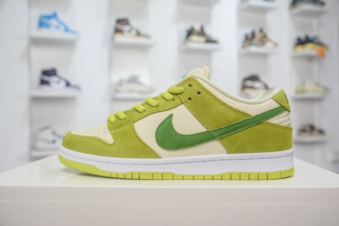 NIKE SB DUNK LOW GREEN APPLE - lateral oposta