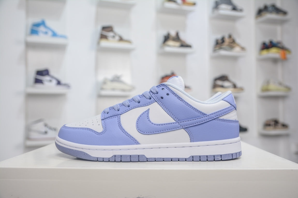 NIKE DUNK LOW NEXT NATURE LILAC - lateral com ponta para esquerda