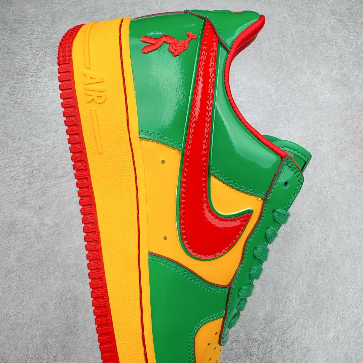LIL YACHTY x NIKE AIR FORCE 1 LOW CONCRETE BOYS LUCKY GREEN - lateral oposta