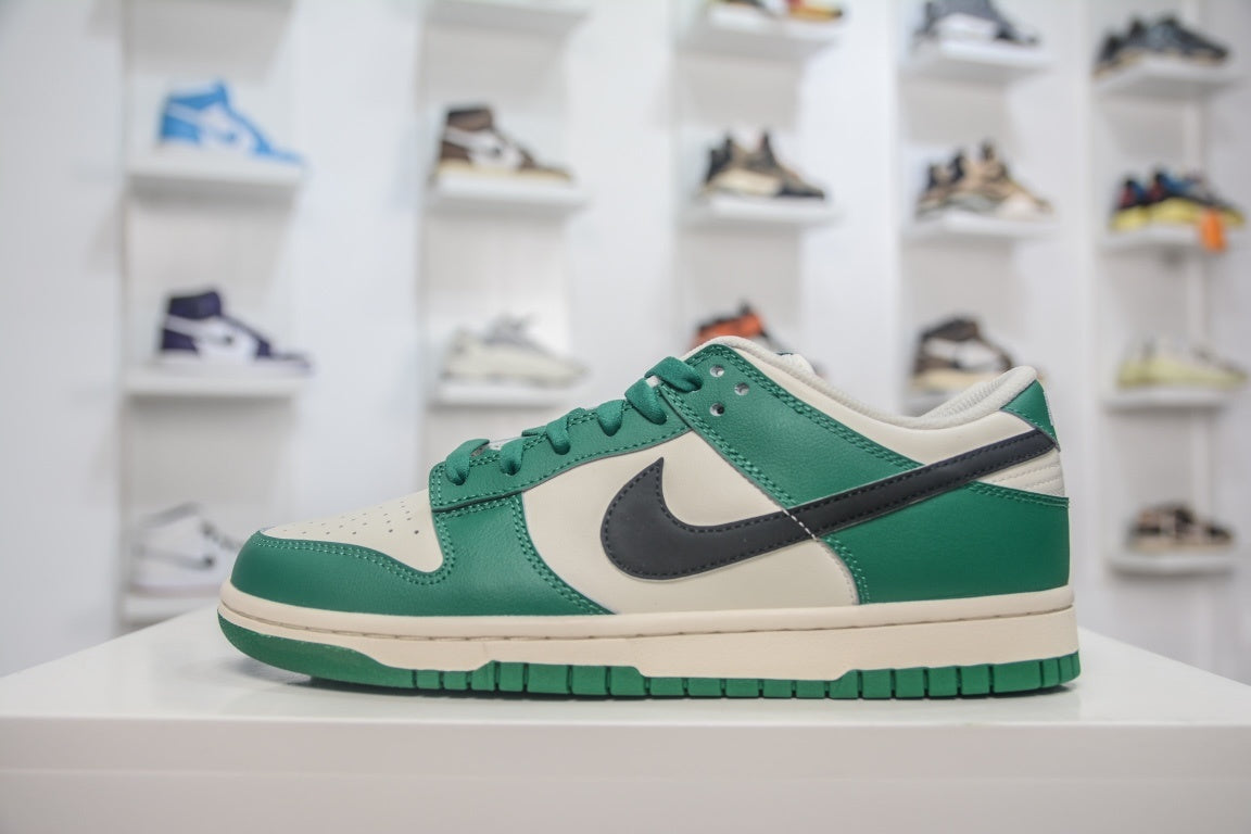 NIKE DUNK LOW SE LOTTERY PACK MALACHITE GREEN - lateral esquerda