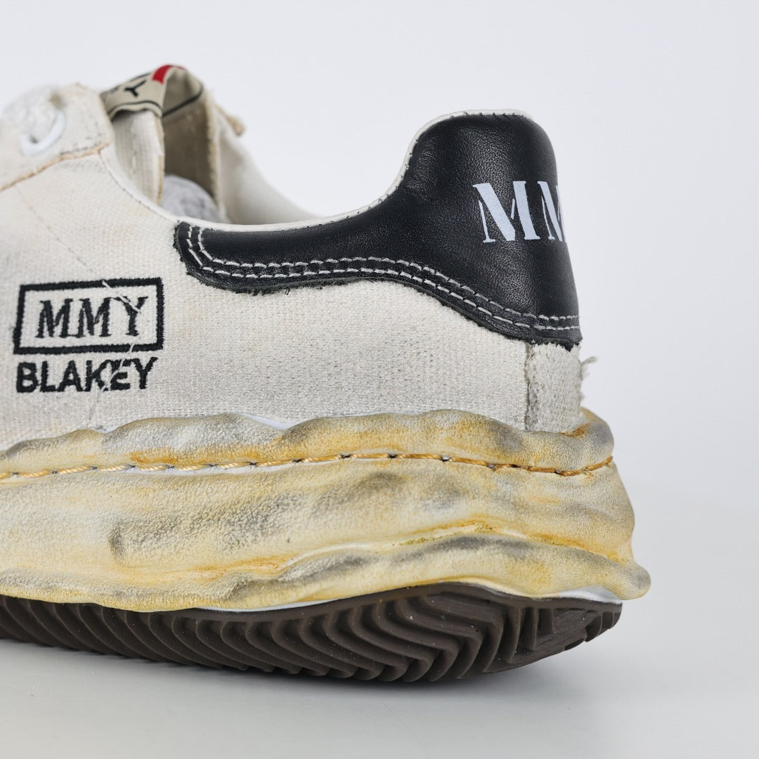 Maison Mihara Yasuhiro Blakey Distress White detalhe lateral