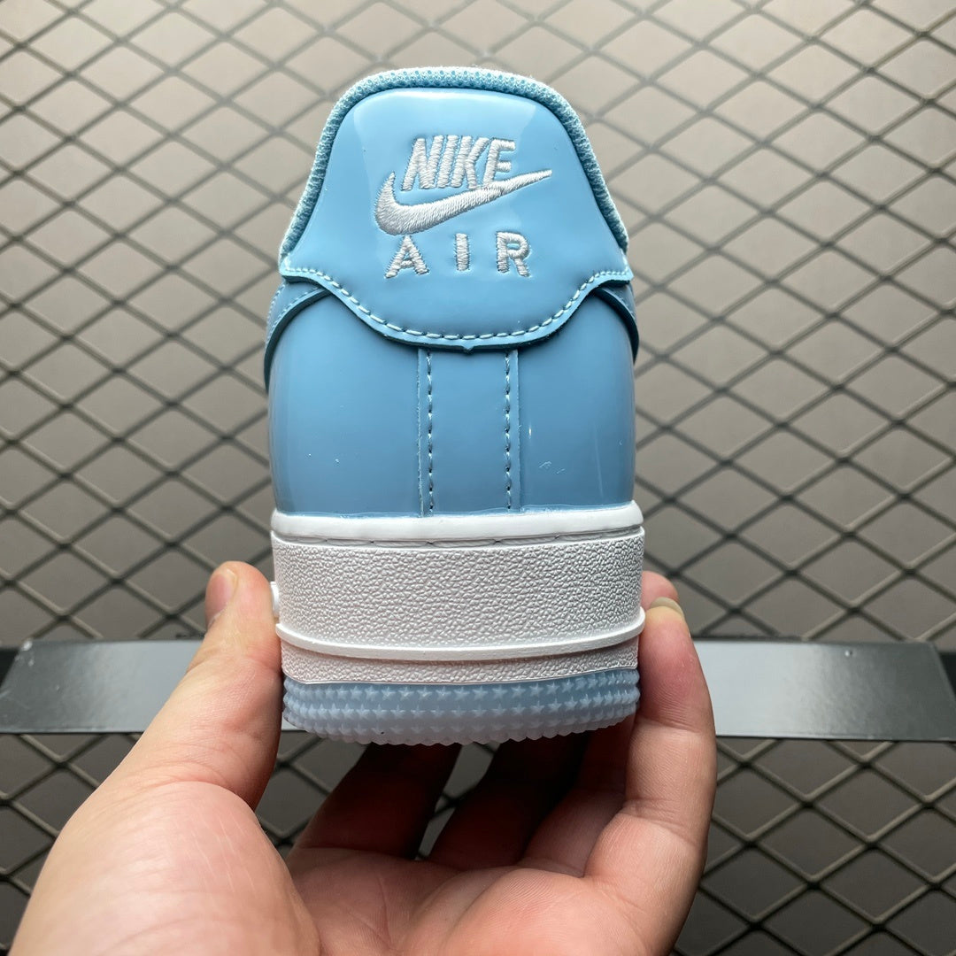 Nike Air Force 1 Low White University Blue Patent - traseira